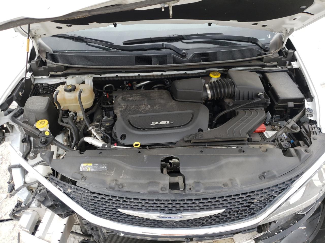 Photo 7 from auction – 2017 CHRYSLER PACIFICA T with VIN 2C4RC1EG5HR832414