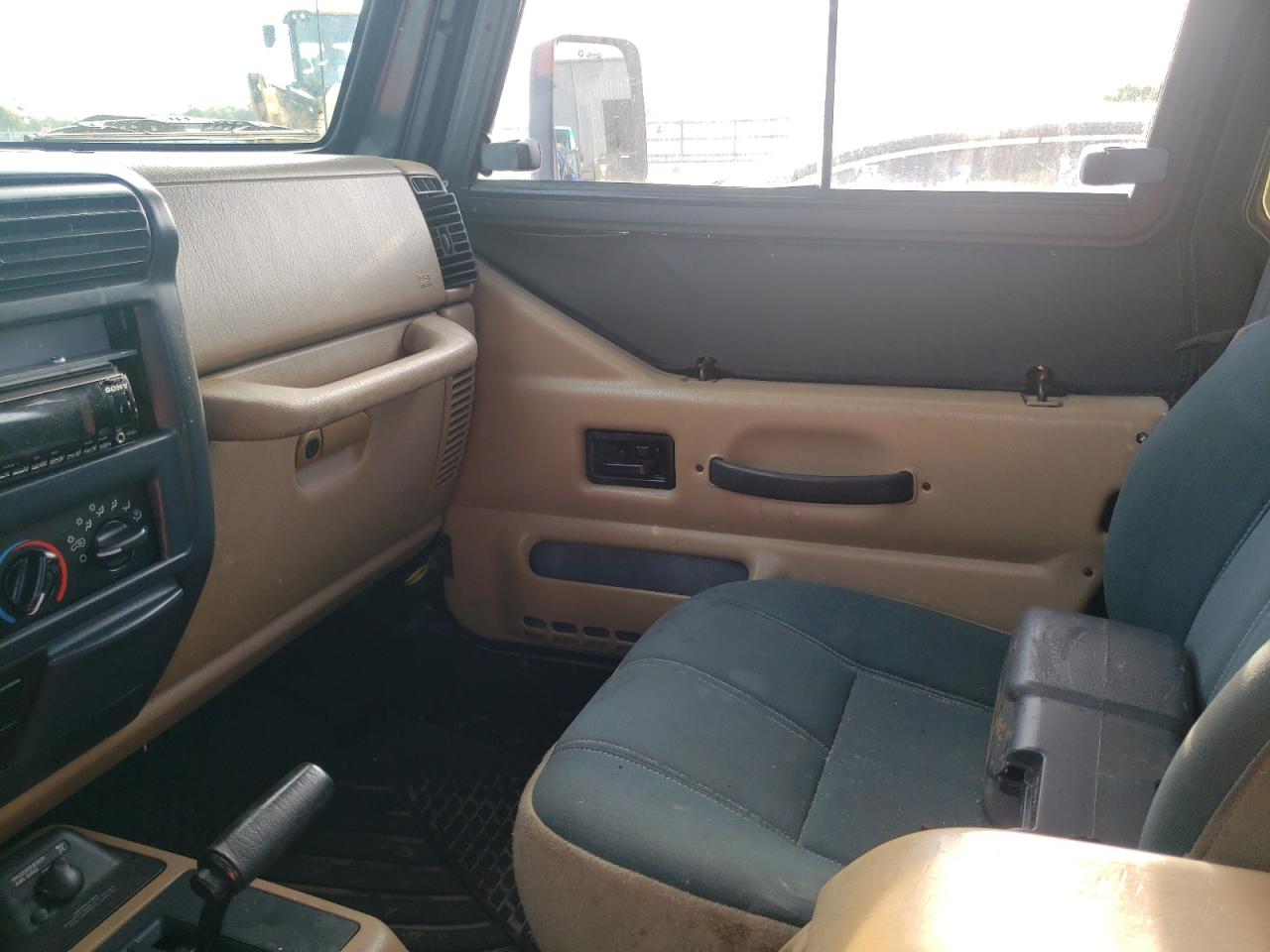 Photo 5 from auction – 2001 JEEP WRANGLER / with VIN 1J4FA59S71P341519