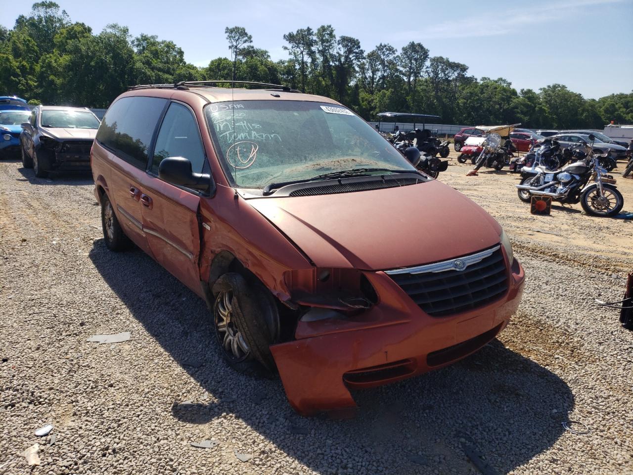Photo 1 from auction – 2006 CHRYSLER TOWN & COU with VIN 2A4GP54L76R698093