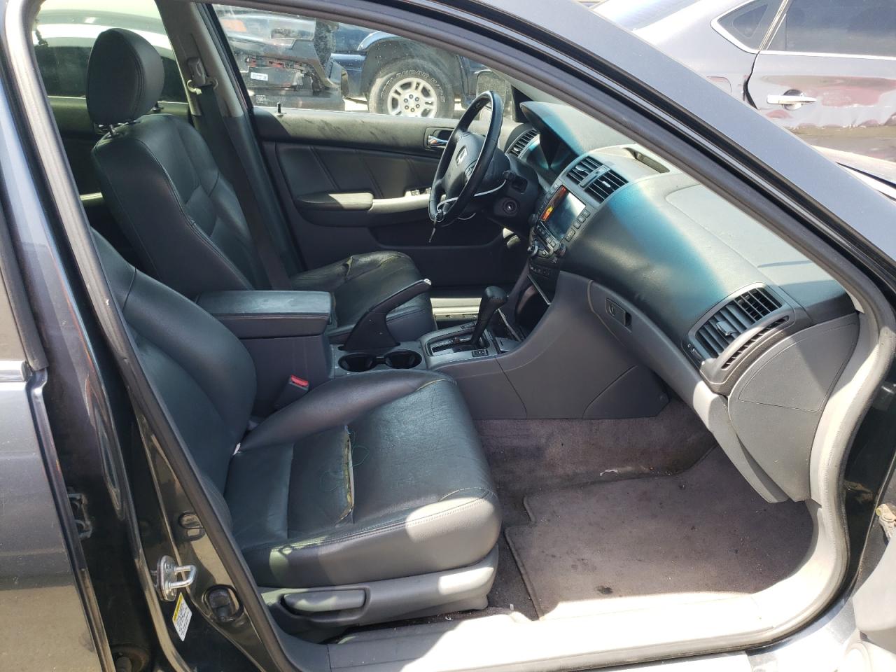 Photo 5 from auction – 2005 HONDA ACCORD EX with VIN JHMCM56705C004993