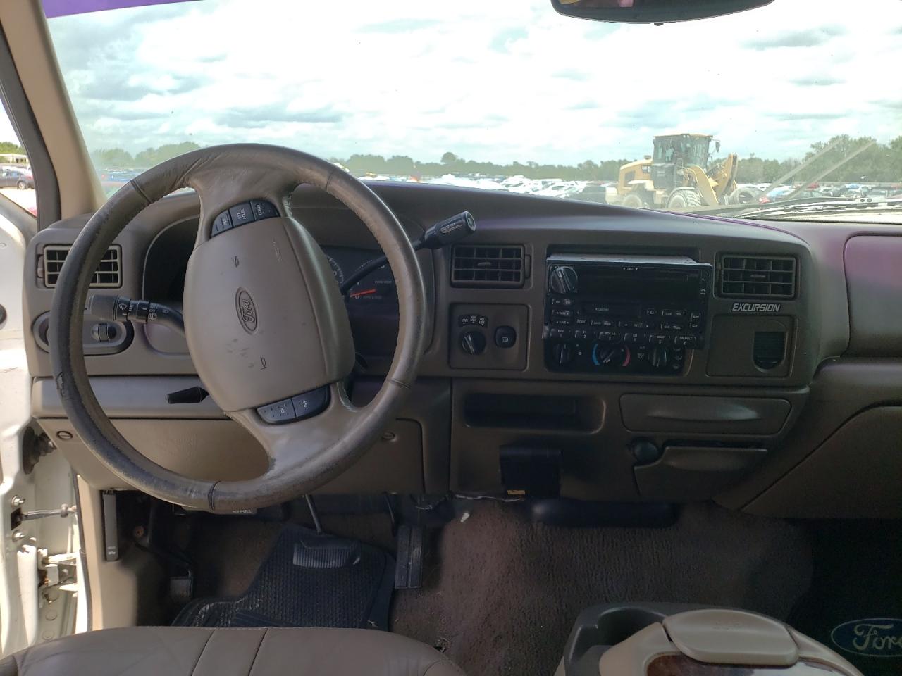 Photo 9 from auction – 2000 FORD EXCURSION with VIN 1FMNU43L8YEB26060