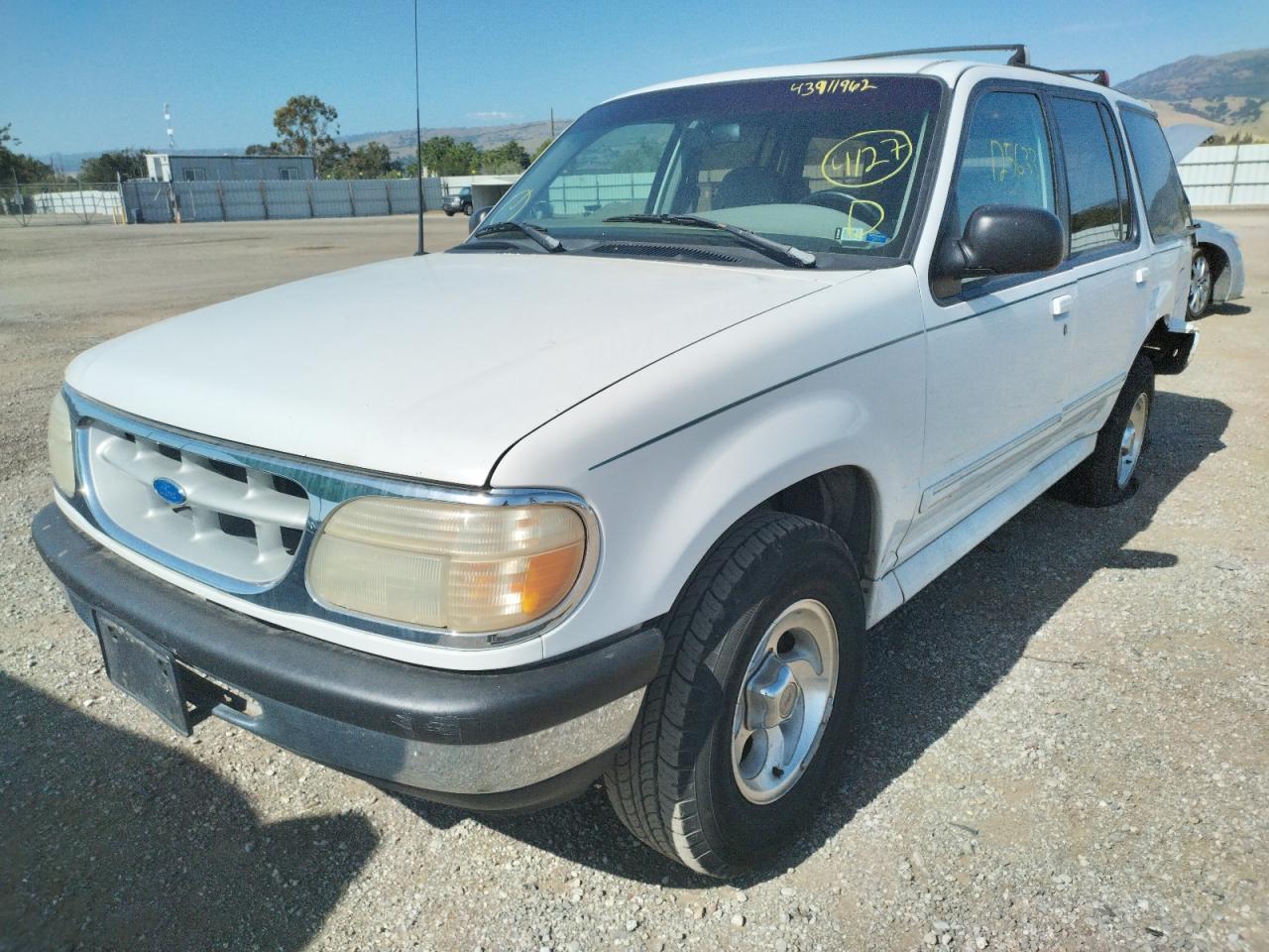 Photo 2 from auction – 1995 FORD EXPLORER with VIN 1FMDU32X2SZB18966