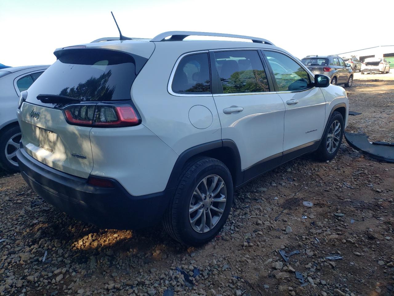 Photo 4 from auction – 2019 JEEP CHEROKEE L with VIN 1C4PJLLB0KD110357