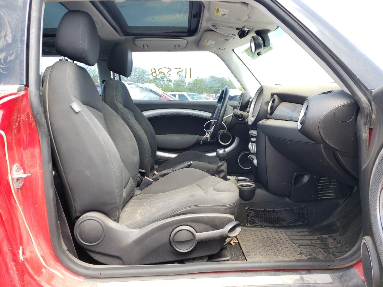 Photo 5 from auction – 2009 MINI COOPER S with VIN WMWMF735X9TT99735