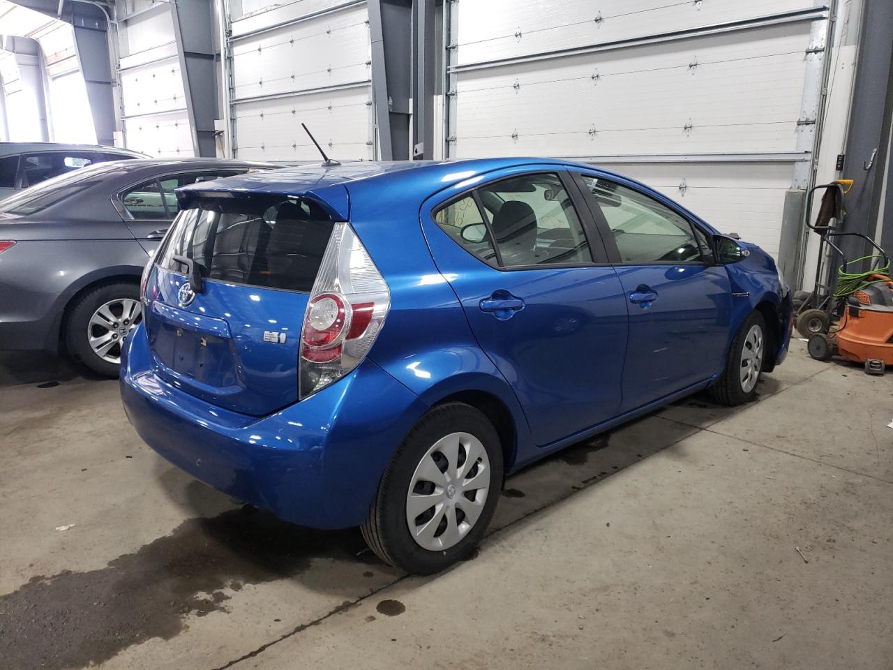 Photo 4 from auction – 2013 TOYOTA PRIUS C with VIN JTDKDTB39D1053754