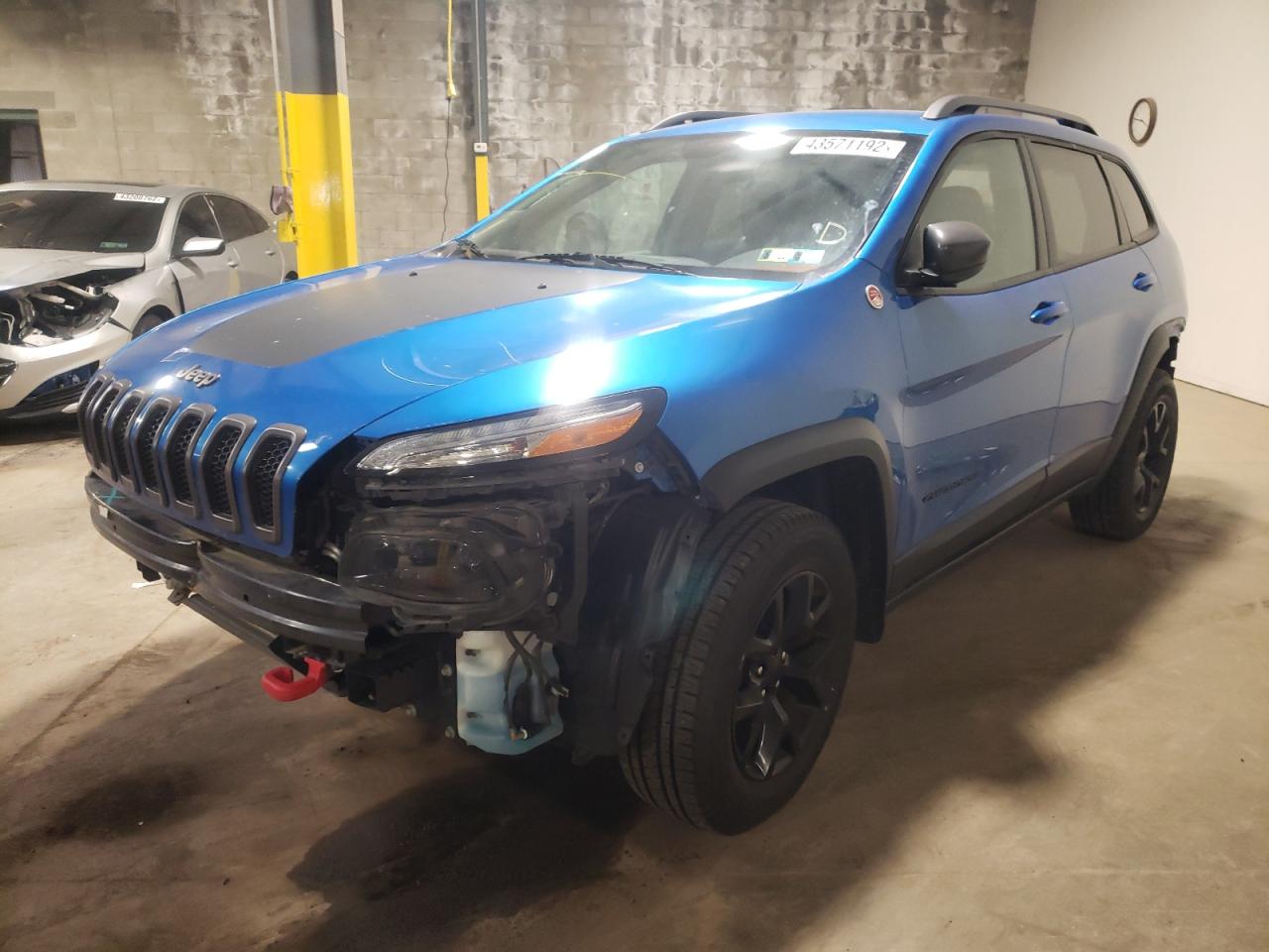 Photo 2 from auction – 2017 JEEP CHEROKEE T with VIN 1C4PJMBS0HW638999