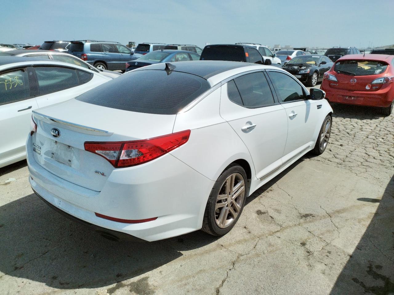 Photo 4 from auction – 2013 KIA OPTIMA SX with VIN 5XXGR4A64DG233074