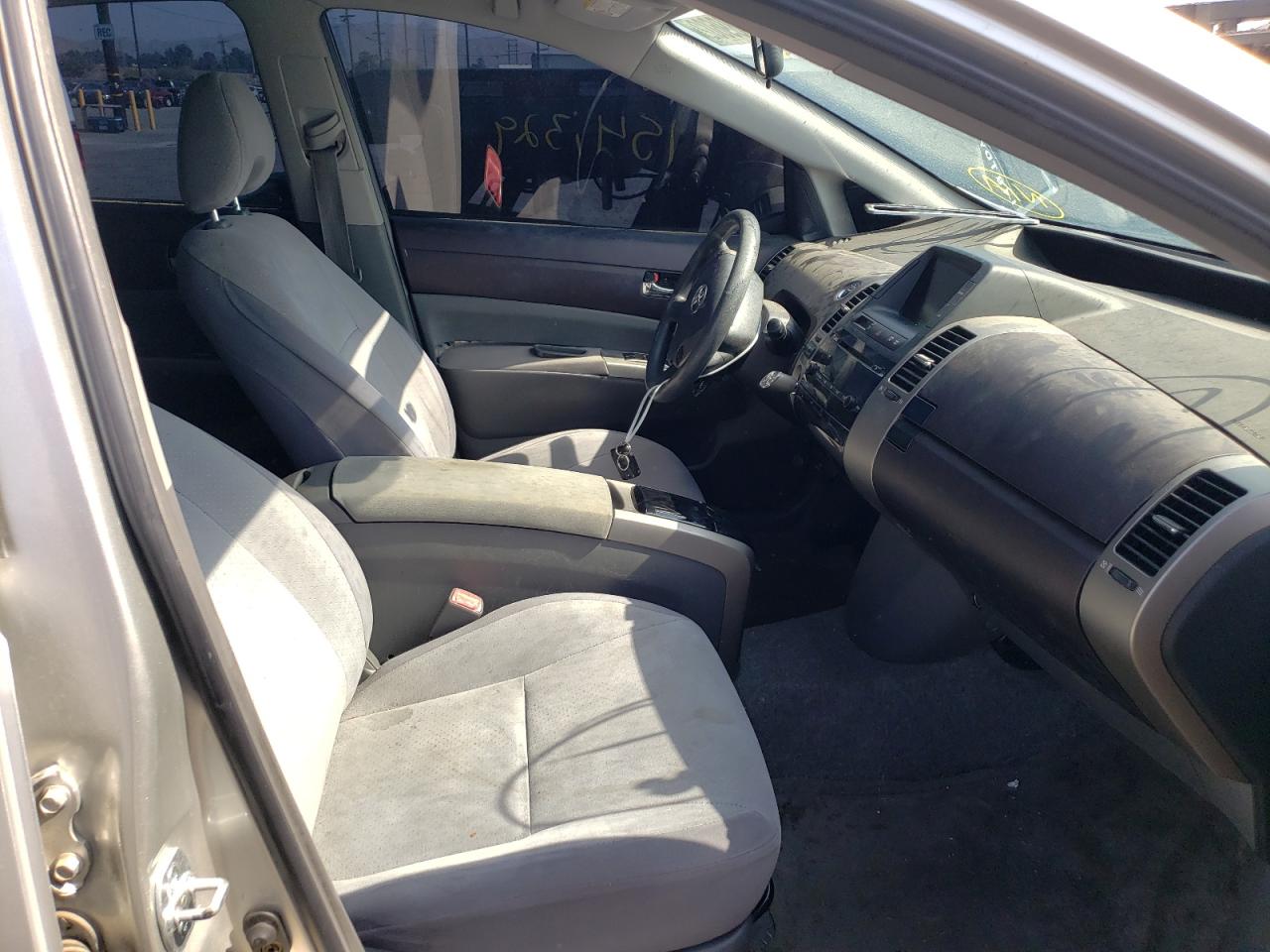 Photo 5 from auction – 2005 TOYOTA PRIUS with VIN JTDKB20U357007198