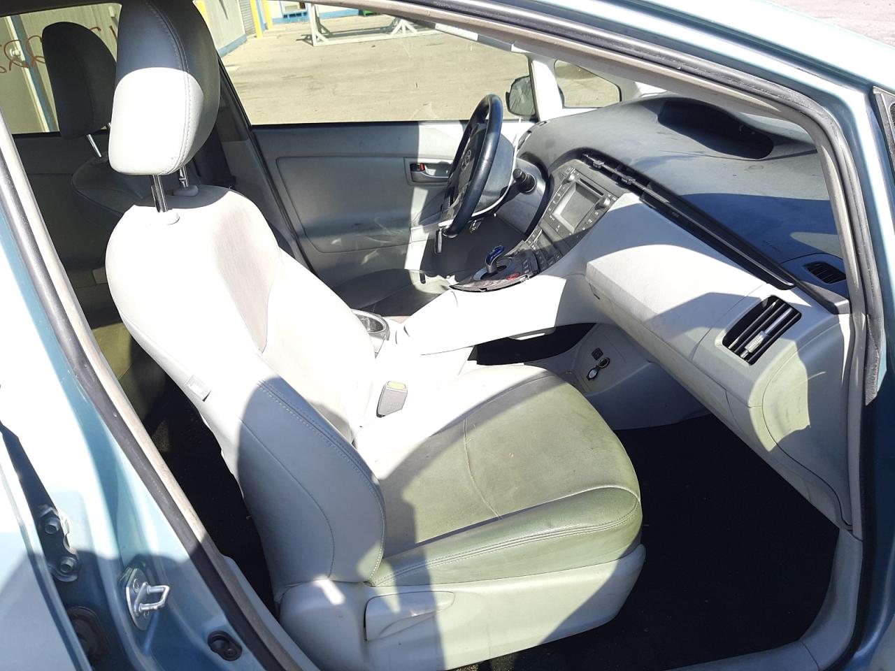 Photo 5 from auction – 2015 TOYOTA PRIUS with VIN JTDKN3DU5F1926079