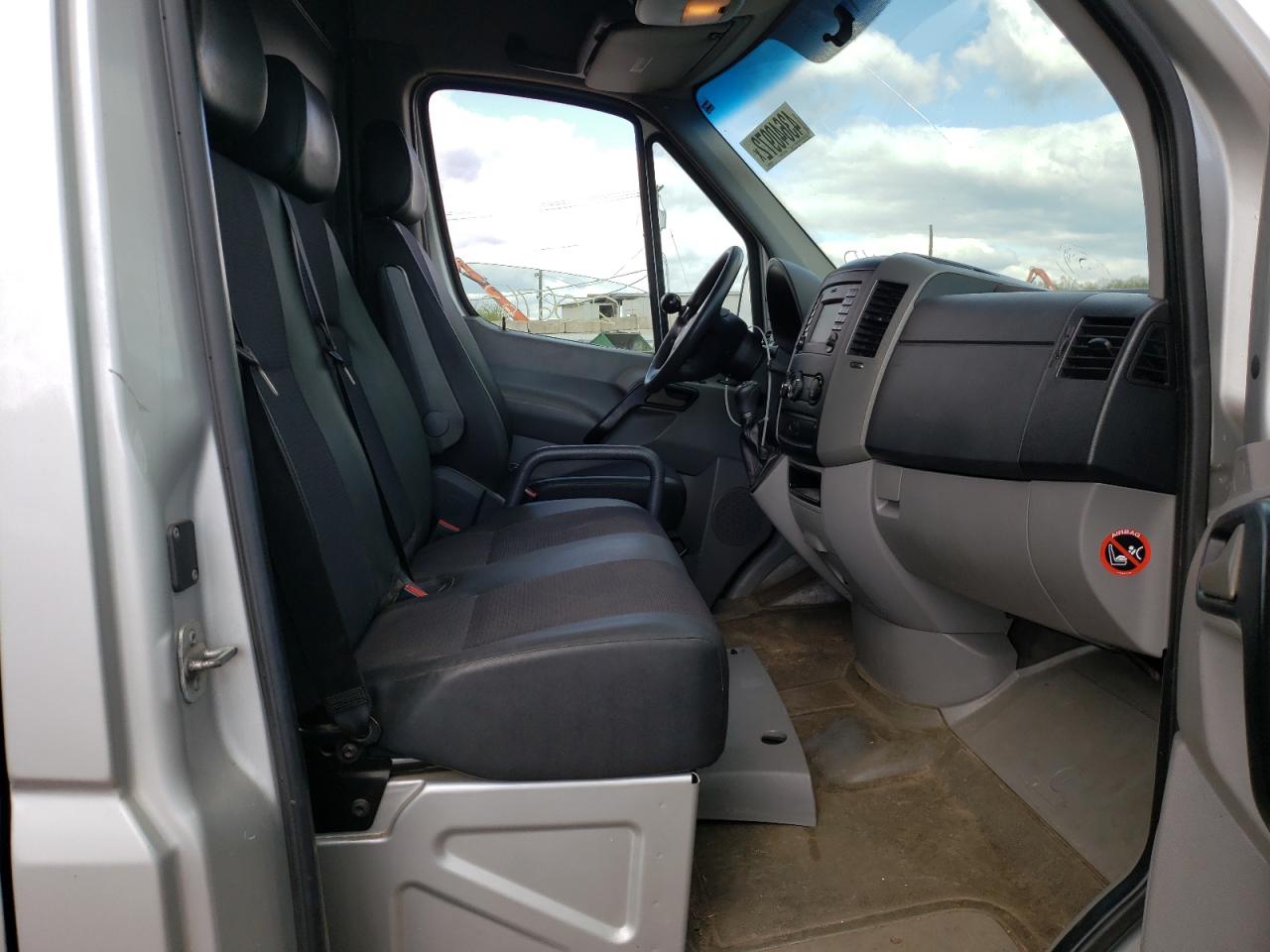 Photo 5 from auction – 2015 MERCEDES-BENZ SPRINTER 3 with VIN WD3PF4CC4F5963791
