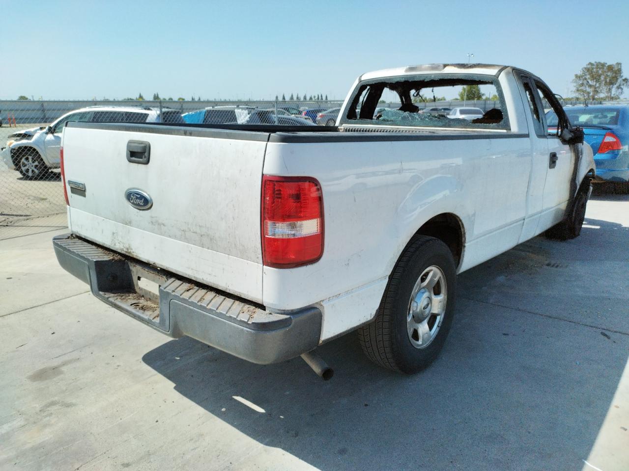 Photo 4 from auction – 2005 FORD F150 with VIN 1FTRF12205NB37797