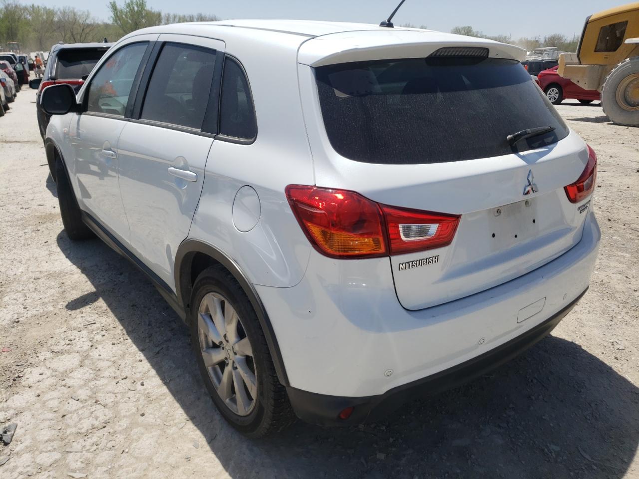 Photo 3 from auction – 2015 MITSUBISHI OUTLANDER with VIN 4A4AR3AU0FE015907