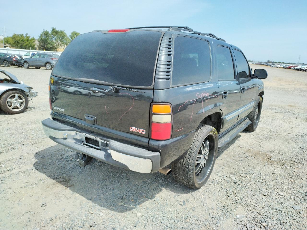 Photo 4 from auction – 2004 GMC YUKON with VIN 1GKEC13T54J171078