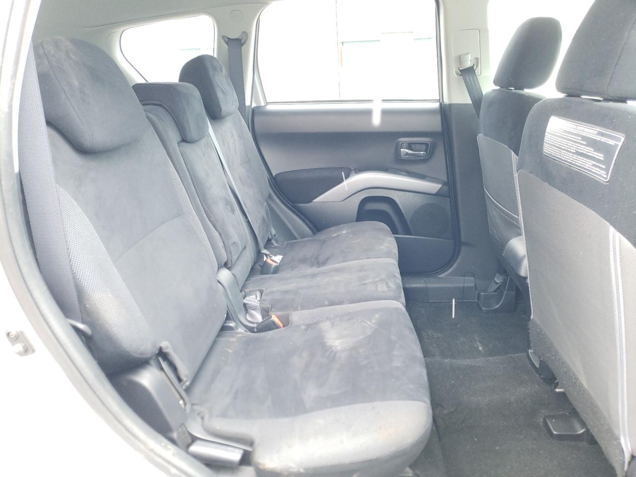 Photo 6 from auction – 2009 MITSUBISHI OUTLANDER with VIN JA4LT21W89Z010197