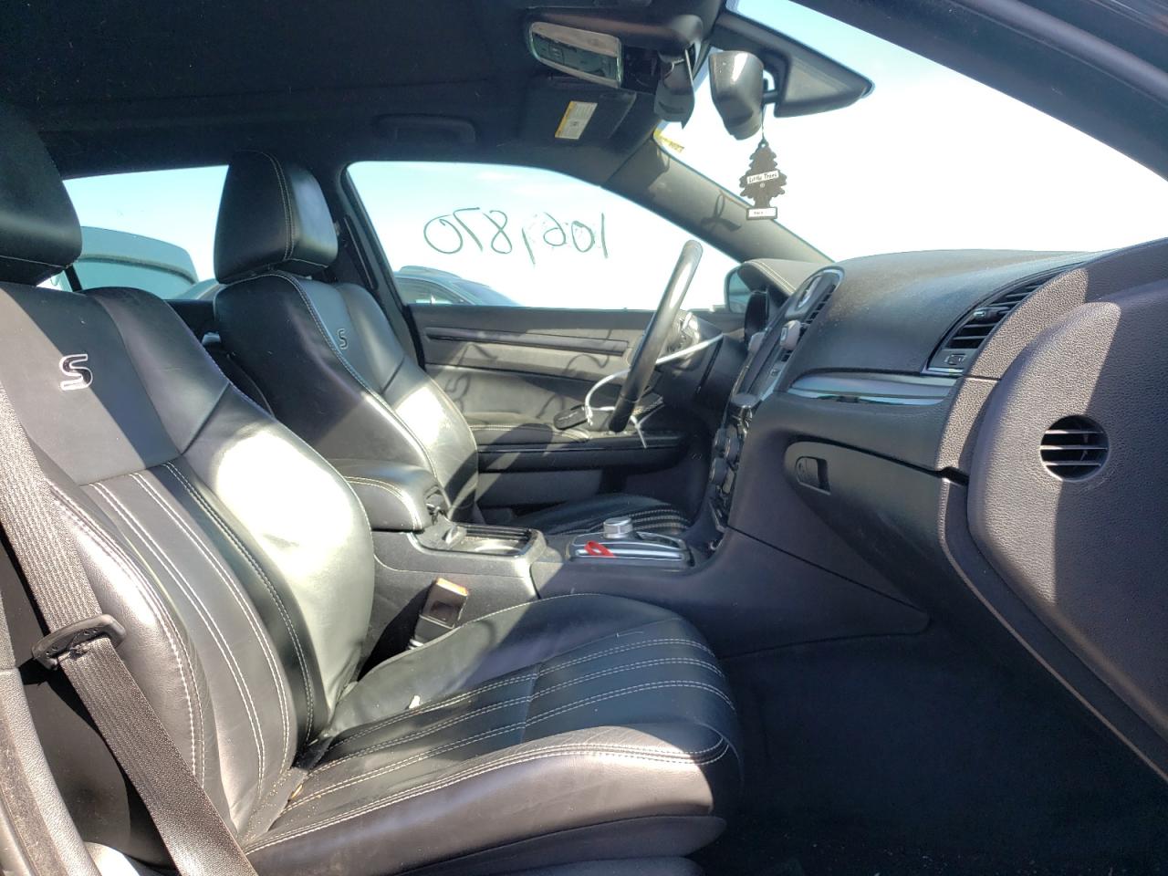 Photo 5 from auction – 2015 CHRYSLER 300 V8 with VIN 2C3CCABT8FH830249