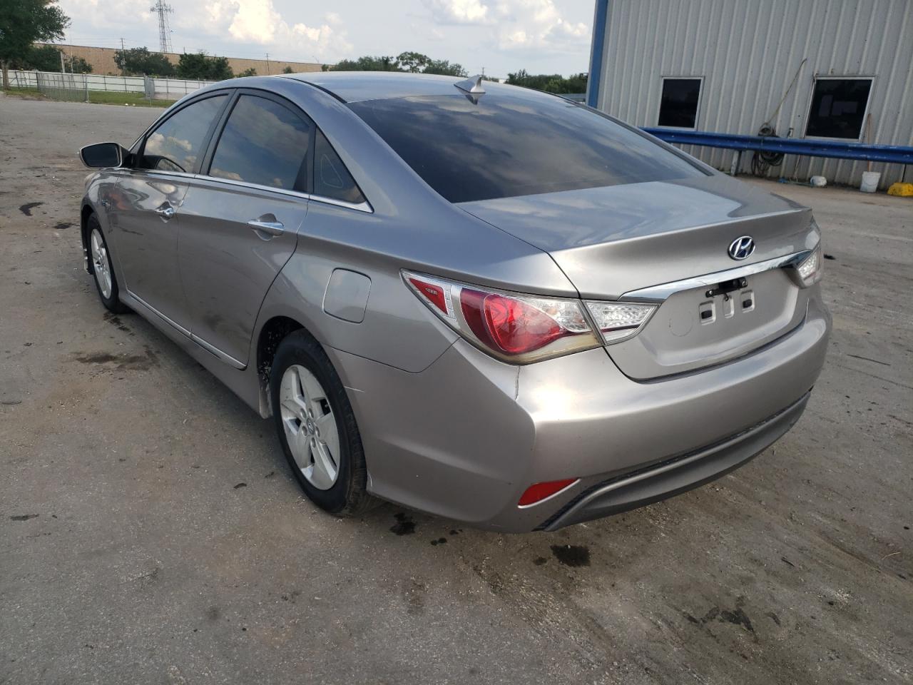 Photo 3 from auction – 2012 HYUNDAI SONATA HYB with VIN KMHEC4A46CA031799