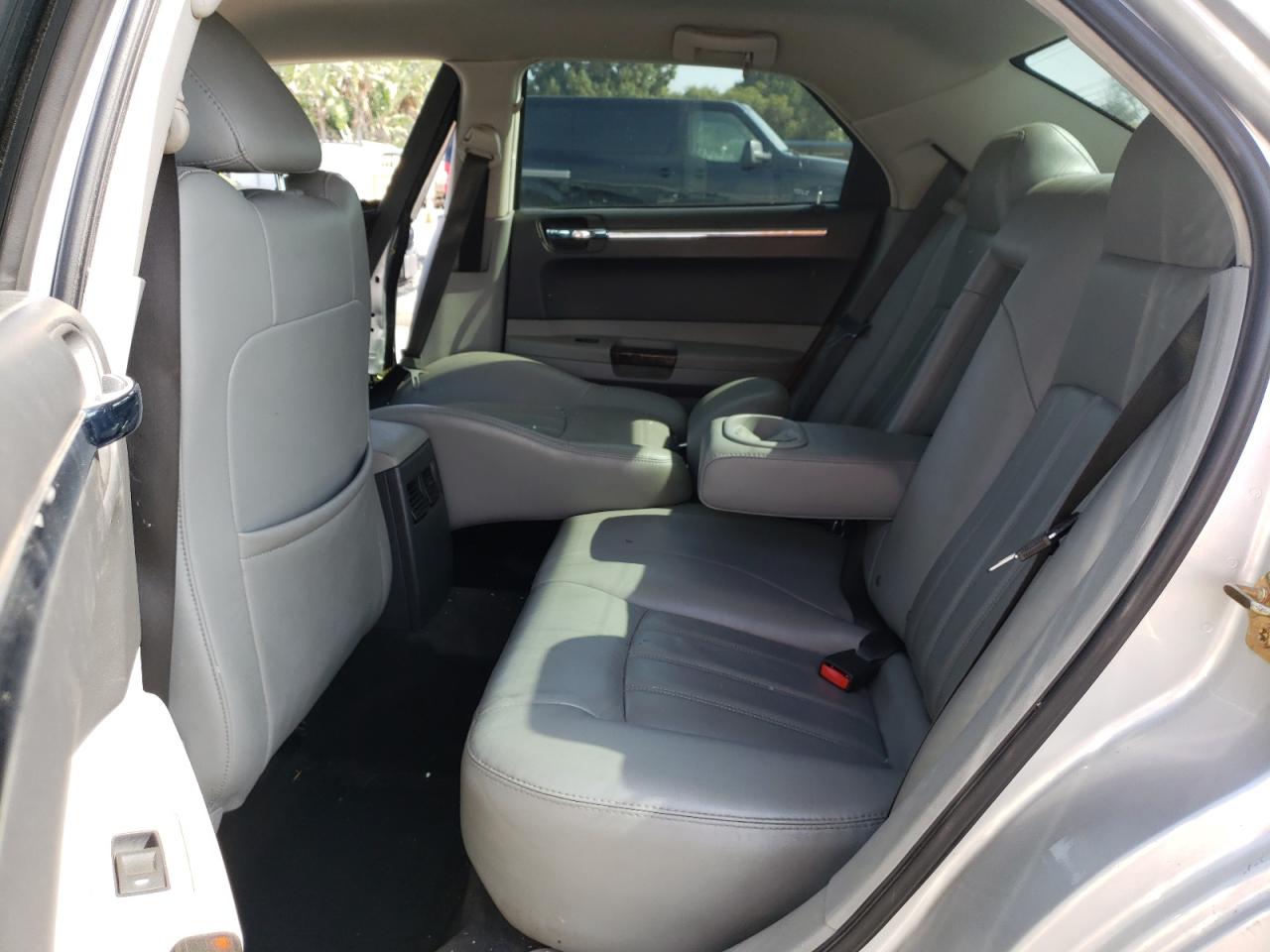 Photo 6 from auction – 2006 CHRYSLER 300C with VIN 2C3KA63H86H428921