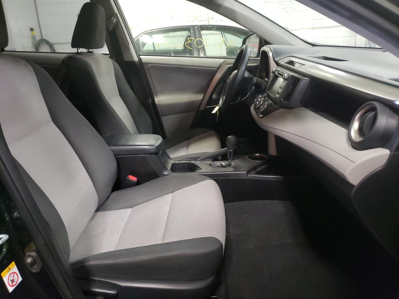 Photo 5 from auction – 2013 TOYOTA RAV4 LE with VIN JTMBFREV6D5003672