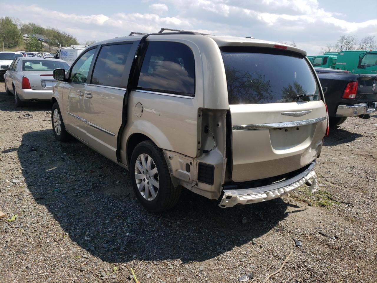 Photo 3 from auction – 2015 CHRYSLER TOWN & COU with VIN 2C4RC1BG6FR618498