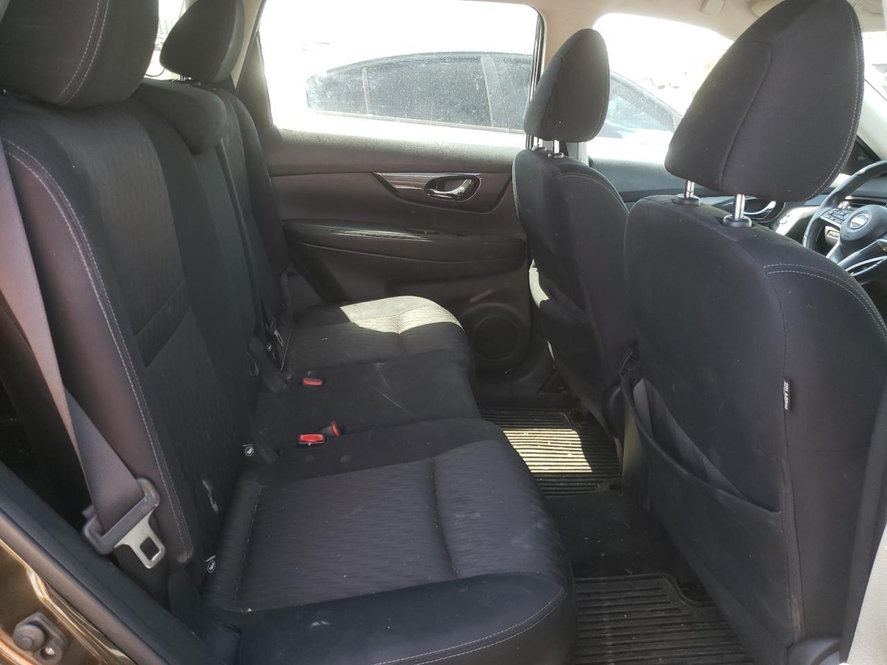 Photo 6 from auction – 2017 NISSAN ROGUE S with VIN KNMAT2MT9HP516761