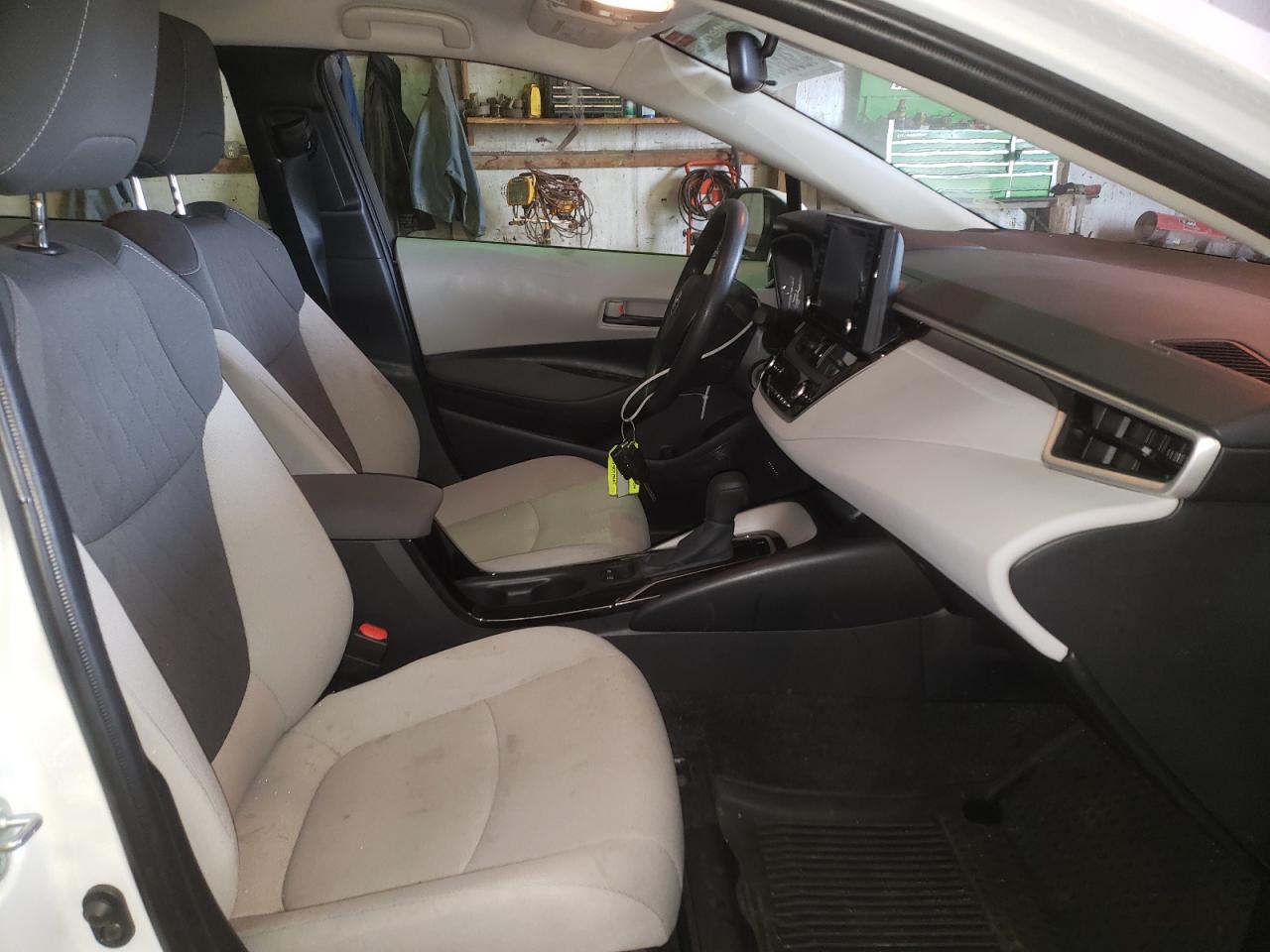 Photo 5 from auction – 2022 TOYOTA COROLLA LE with VIN JTDEPMAE0NJ200039