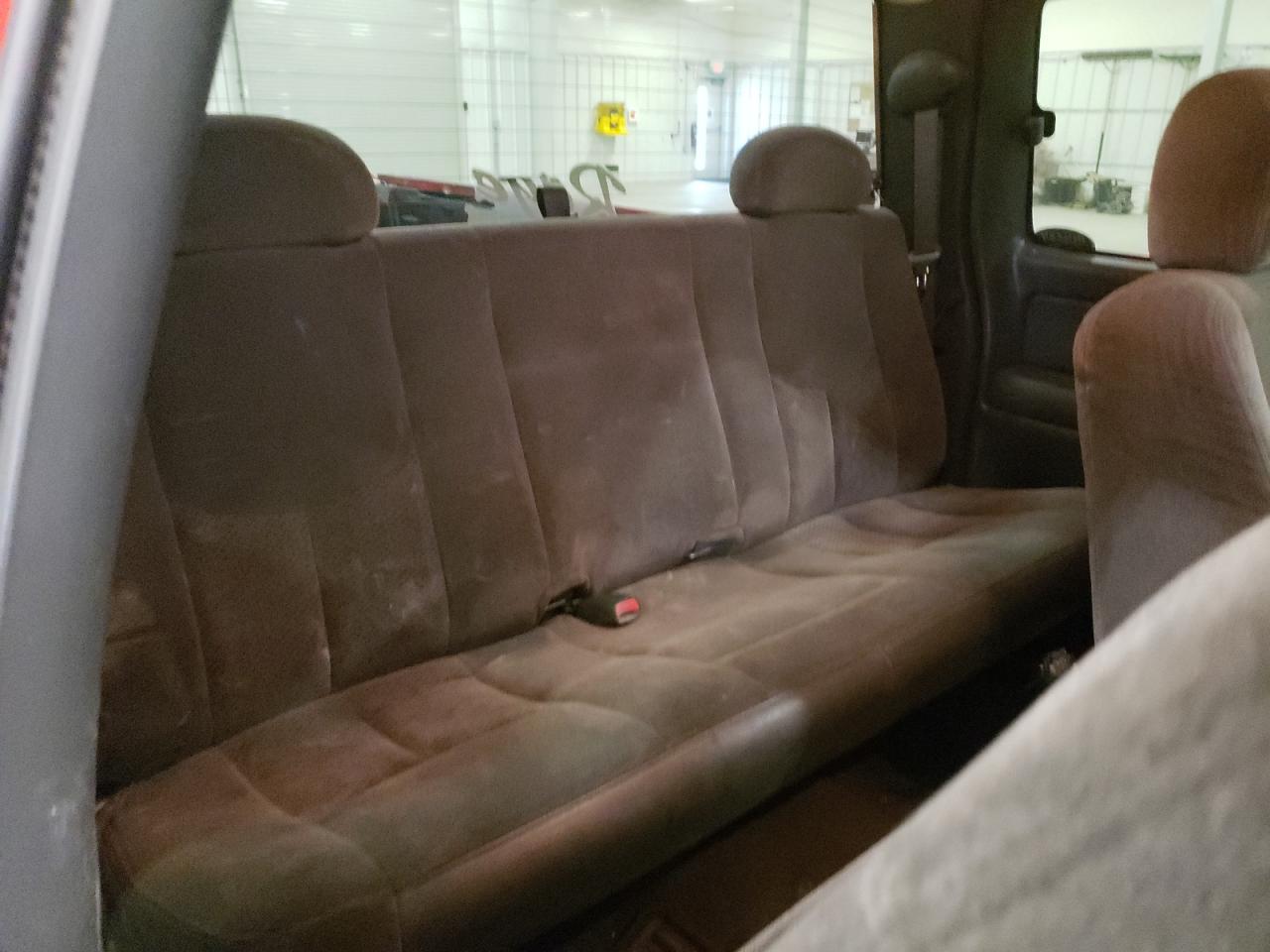 Photo 6 from auction – 2004 CHEVROLET SILVERADO with VIN 2GCEK19T141308890