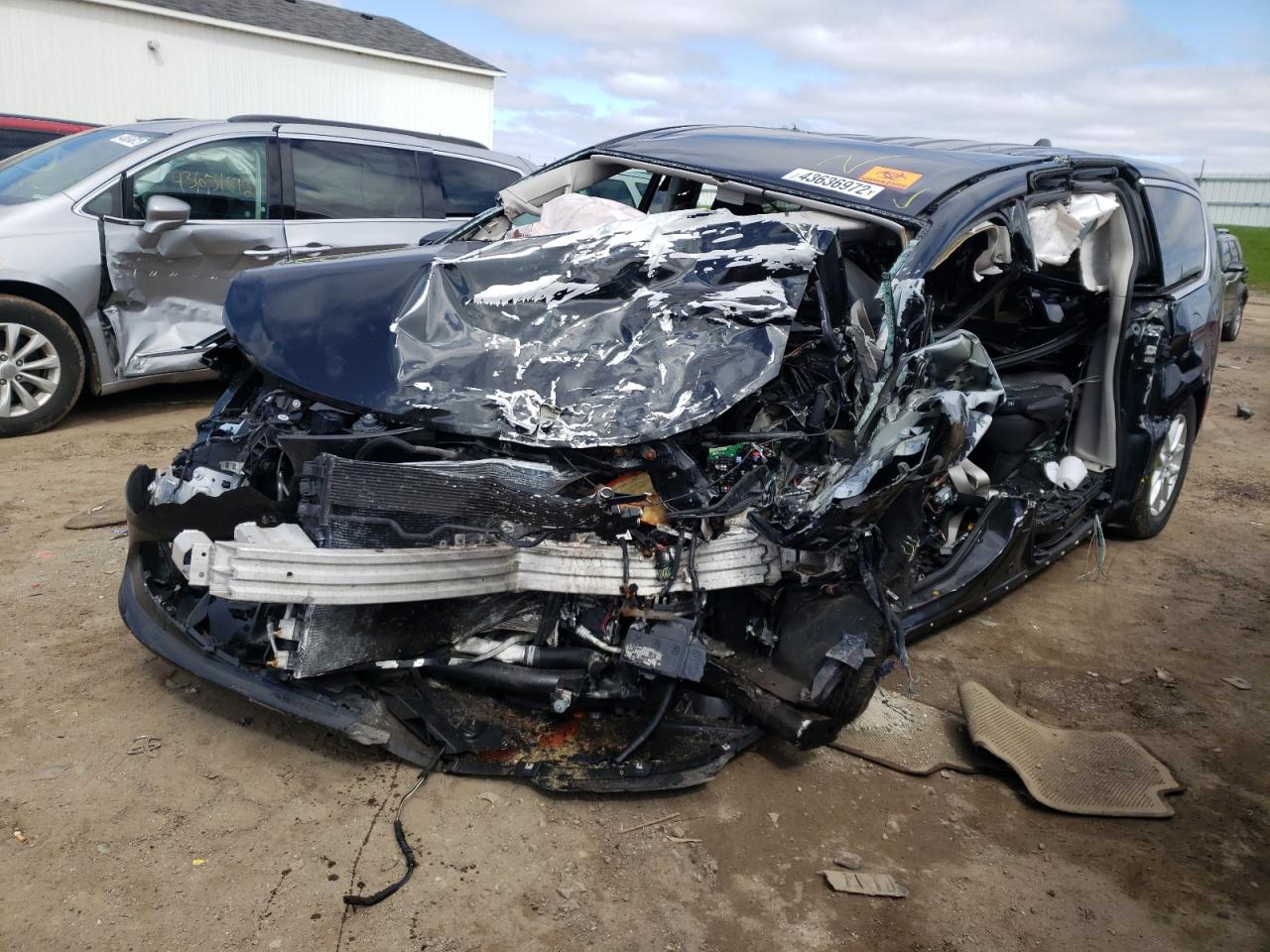 Photo 2 from auction – 2017 CHRYSLER PACIFICA T with VIN 2C4RC1DGXHR501460