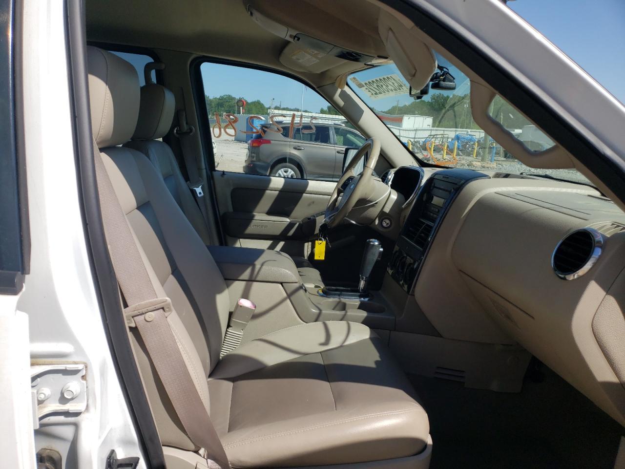 Photo 5 from auction – 2006 FORD EXPLORER X with VIN 1FMEU63EX6UA58957