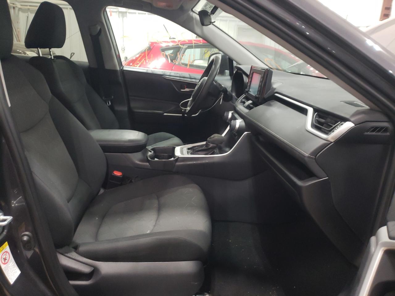 Photo 5 from auction – 2019 TOYOTA RAV4 XLE with VIN 2T3P1RFV7KW042196