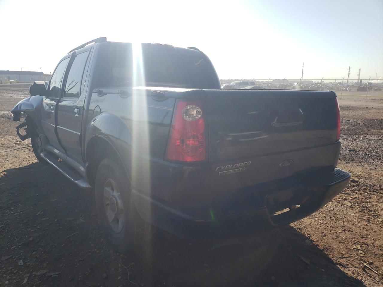 Photo 3 from auction – 2005 FORD EXPLORER with VIN 1FMDU67K65UA43611