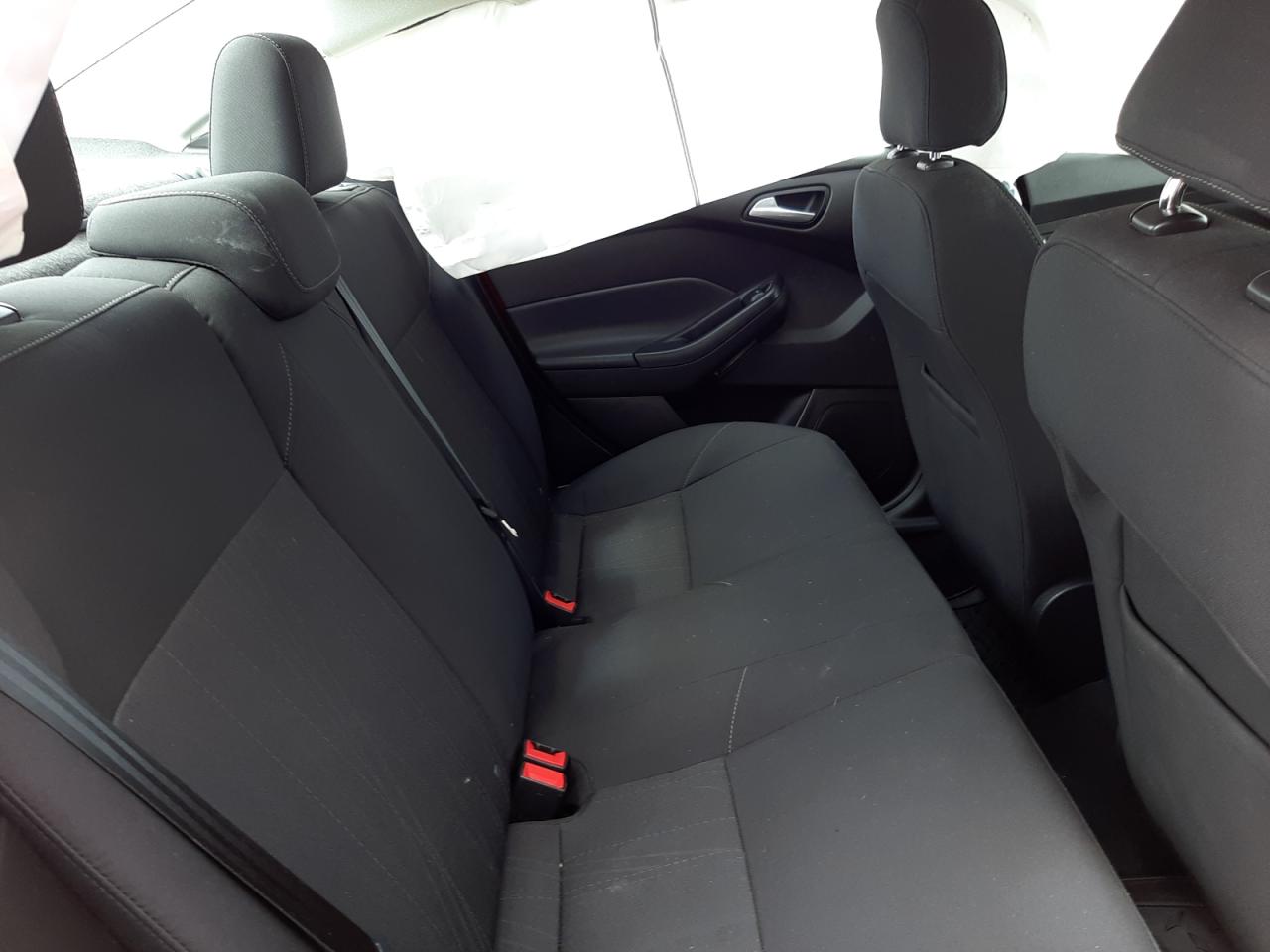 Photo 6 from auction – 2016 FORD FOCUS SE with VIN 1FADP3F28GL364835