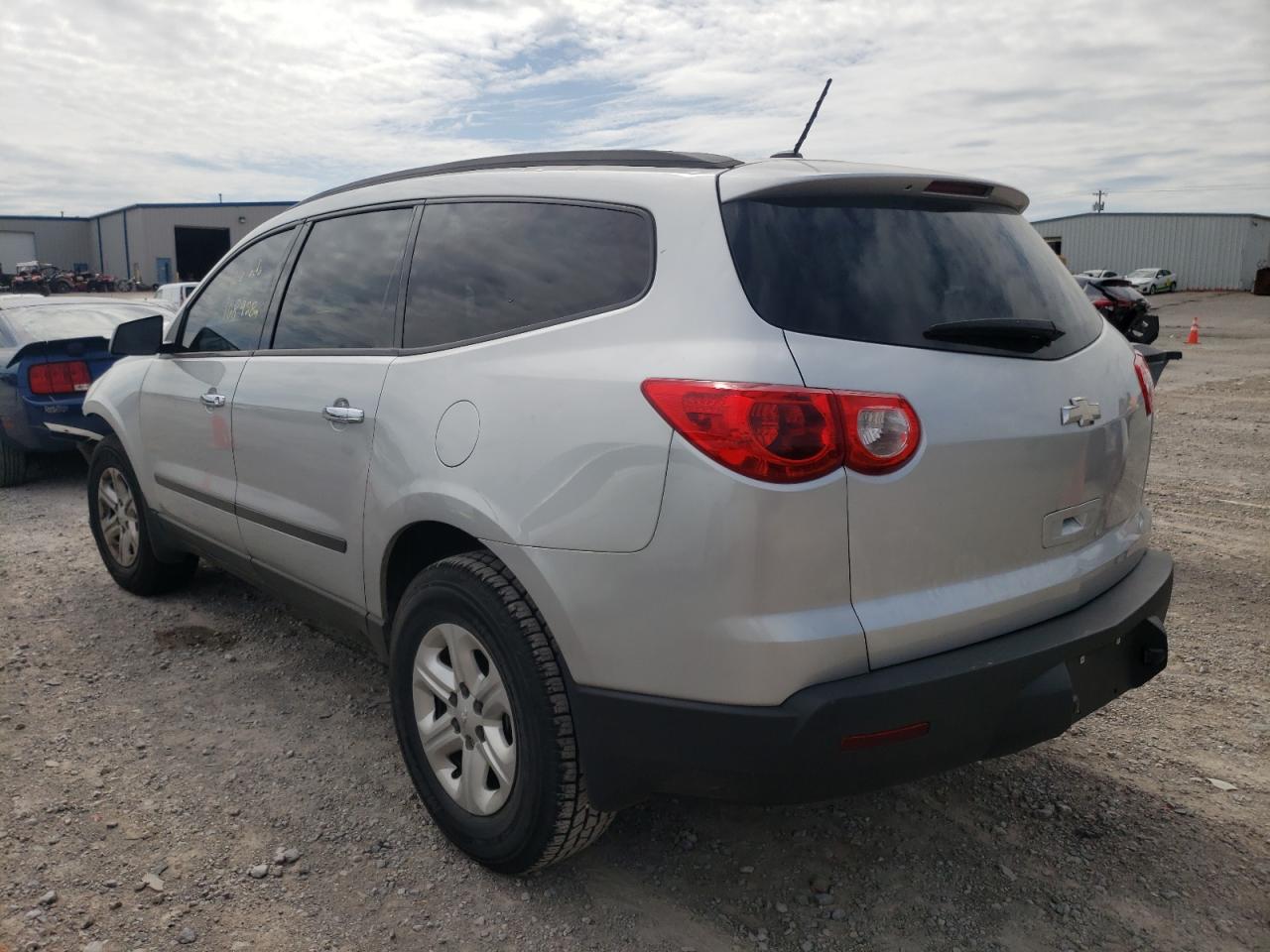 Photo 3 from auction – 2012 CHEVROLET TRAVERSE L with VIN 1GNKRFED8CJ388467