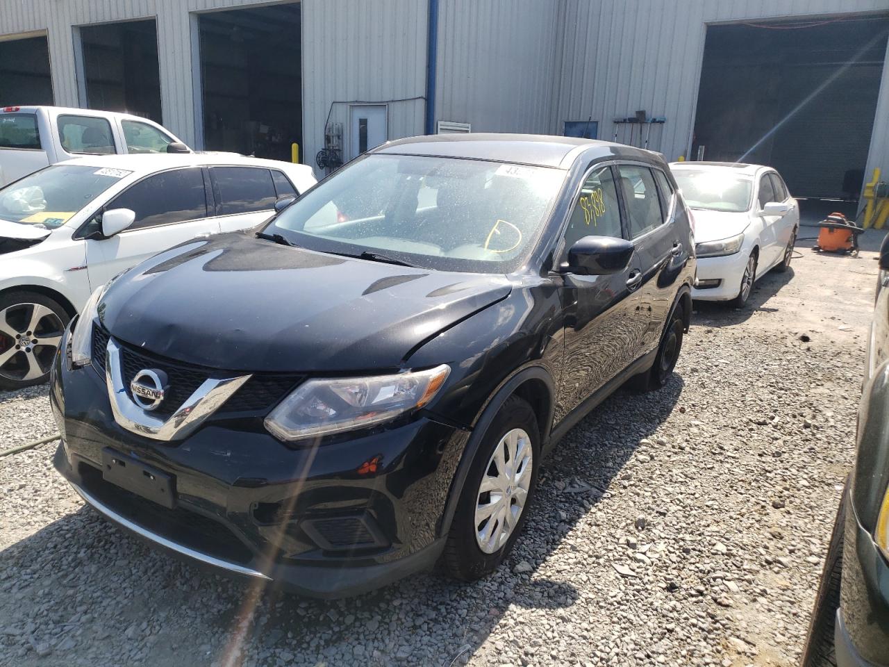 Photo 2 from auction – 2016 NISSAN ROGUE S with VIN KNMAT2MV4GP629727