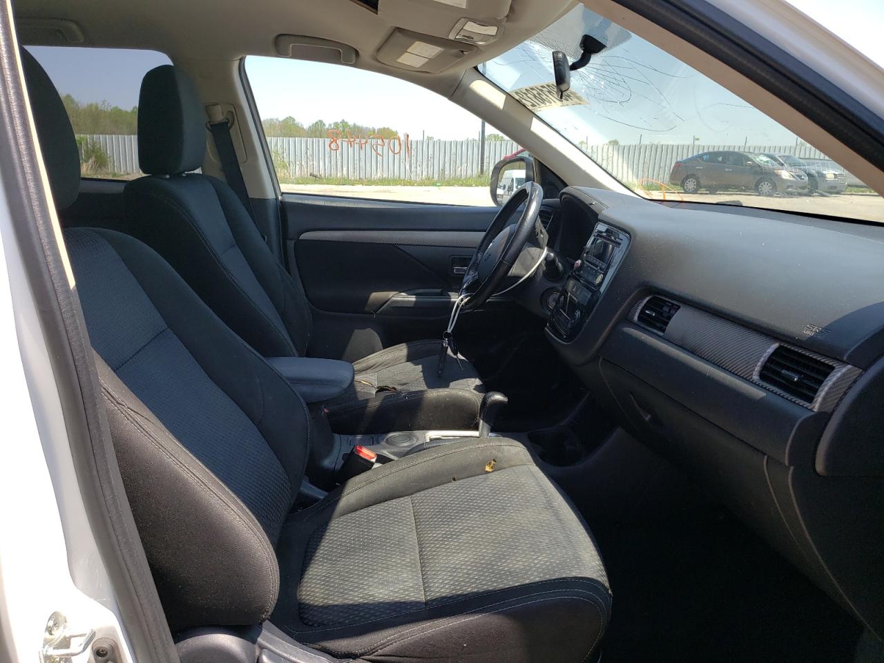 Фото 5 с аукциона – 2016 MITSUBISHI OUTLANDER с VIN JA4AD2A35GZ009435