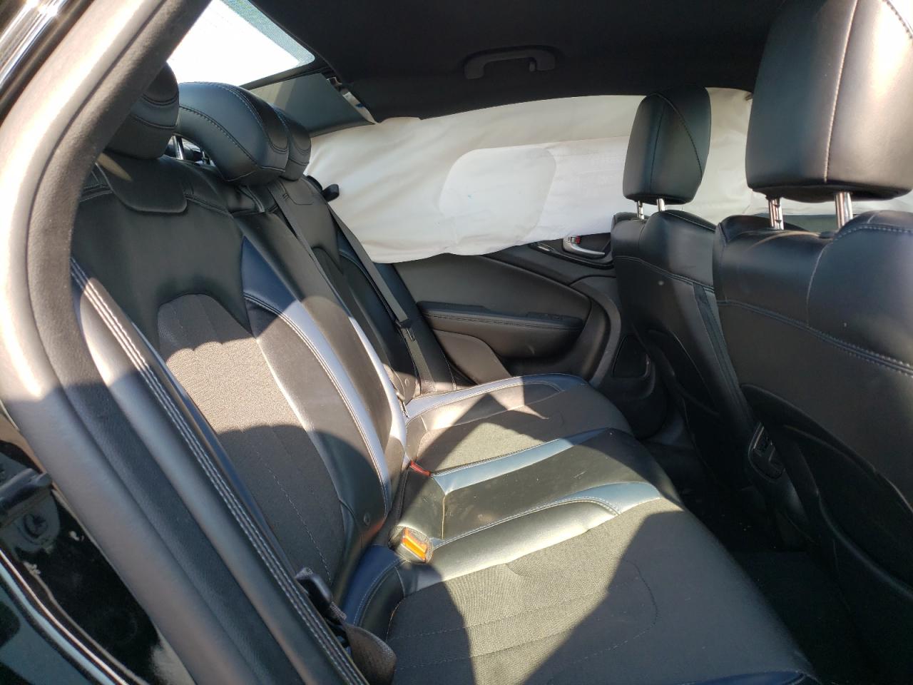Photo 6 from auction – 2015 CHRYSLER 200 S with VIN 1C3CCCDG8FN627848