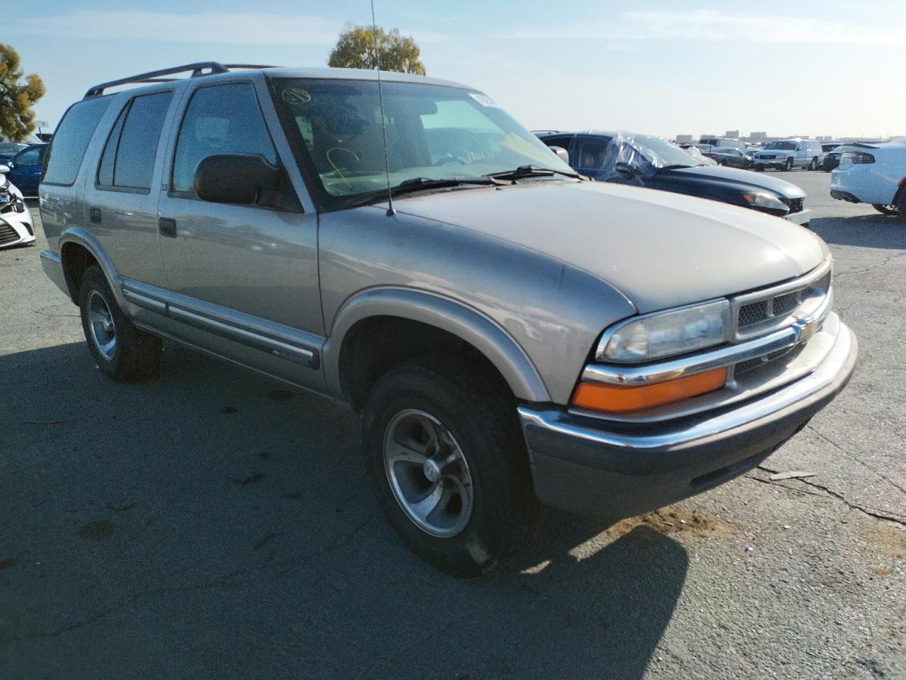 CHEVROLET BLAZER 2001 with VIN 1GNCS13W11K168210 - Photo from auction