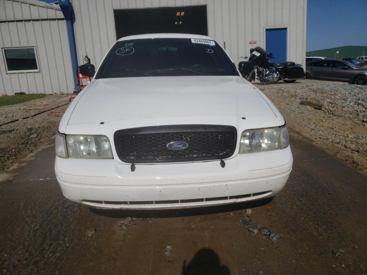 Photo 9 from auction – 2011 FORD CROWN VICT with VIN 2FABP7BV3BX118916