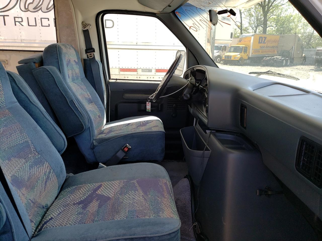 Photo 5 from auction – 1997 FOUR M30QHURRI with VIN 1FDKE30G4THB54639