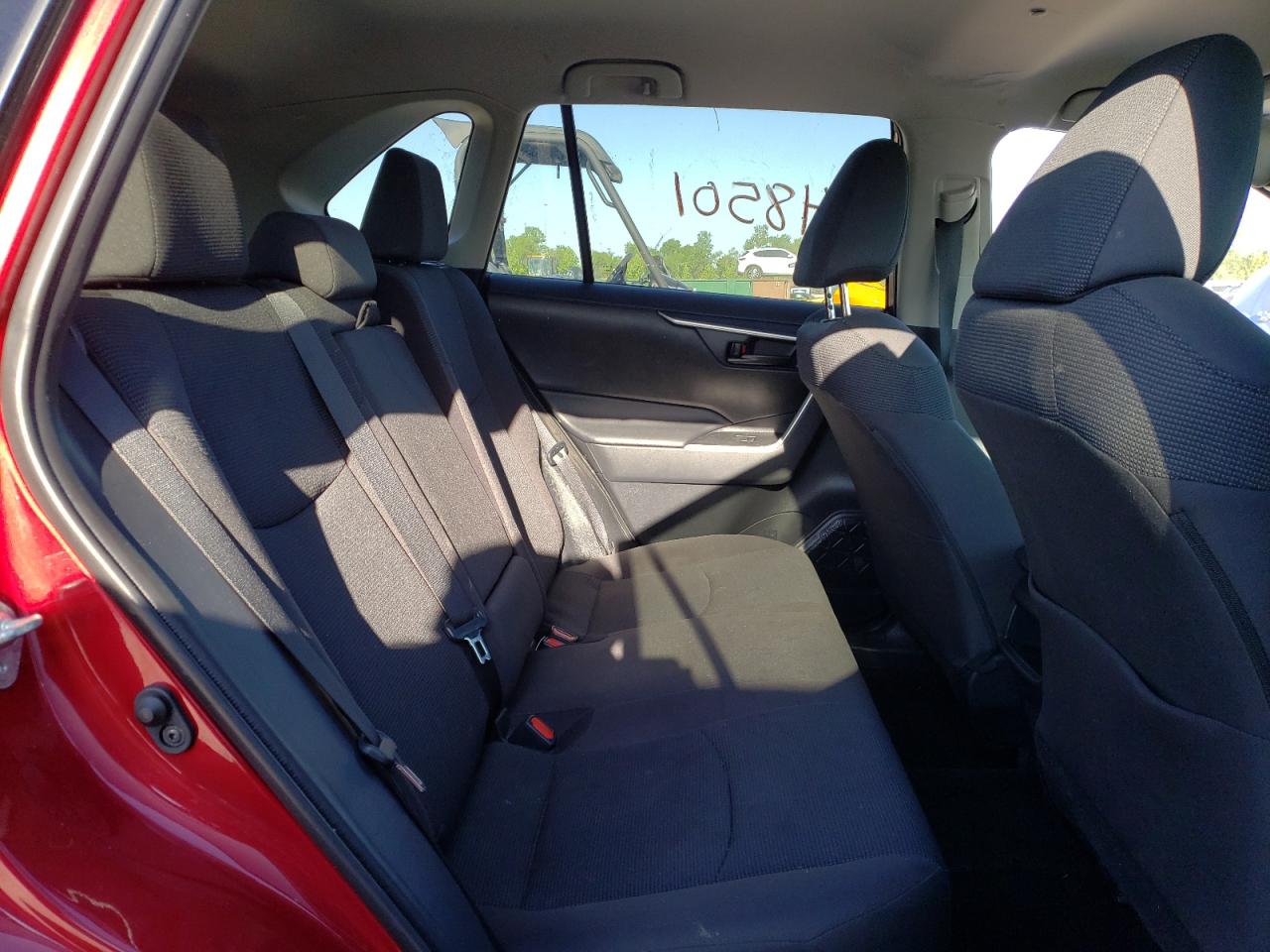 Photo 6 from auction – 2019 TOYOTA RAV4 LE with VIN 2T3H1RFV1KW046264