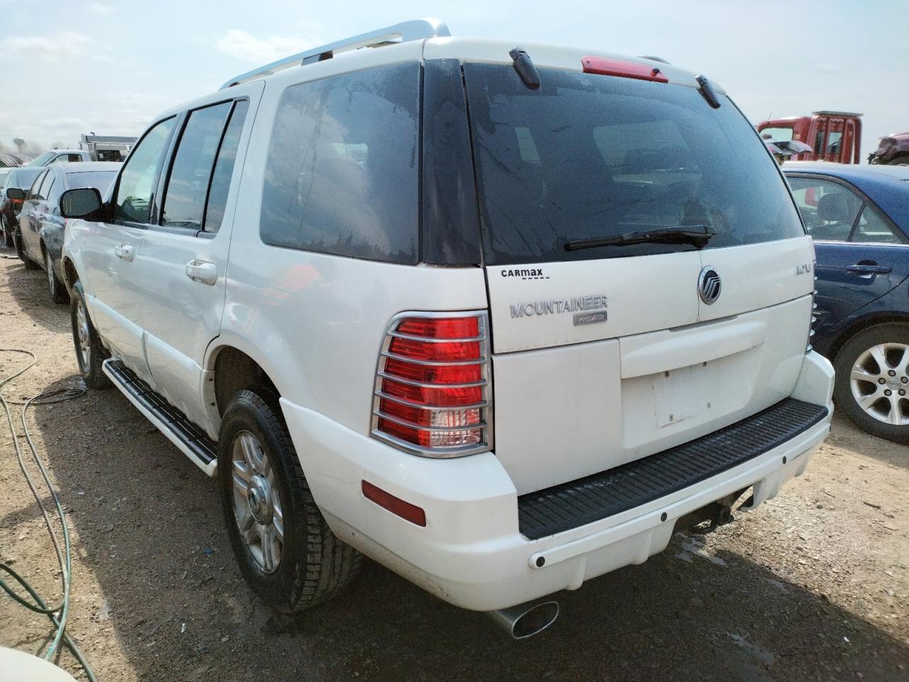 Photo 3 from auction – 2004 MERCURY MOUNTAINEE with VIN 4M2DU86W84ZJ29423