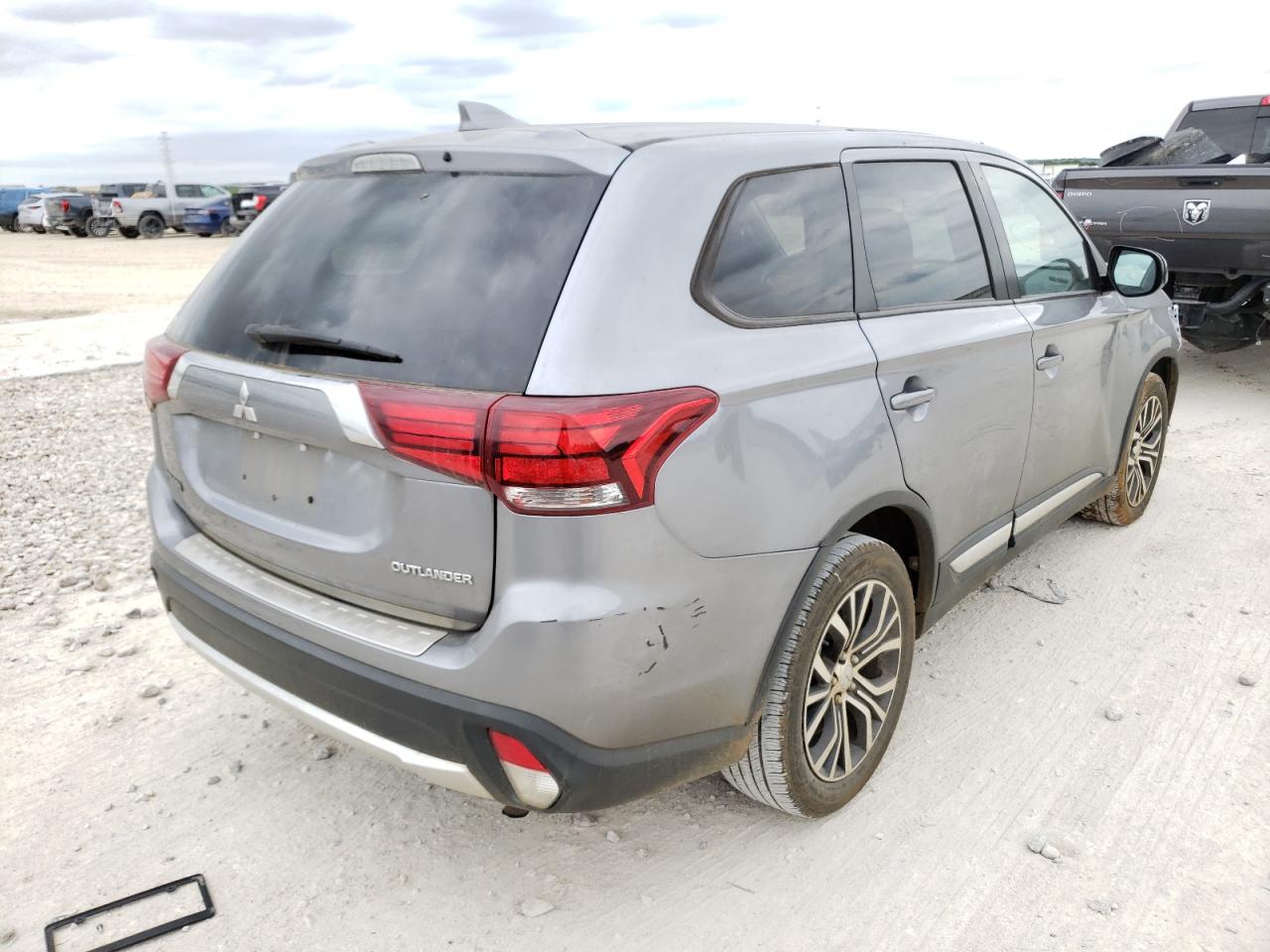 Photo 4 from auction – 2018 MITSUBISHI OUTLANDER with VIN JA4AD2A34JZ005870