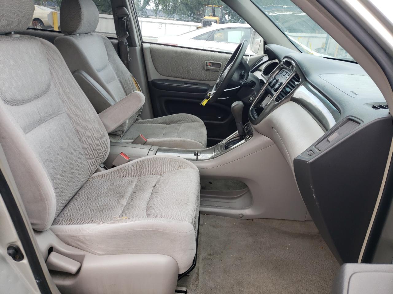 Photo 5 from auction – 2002 TOYOTA HIGHLANDER with VIN JTEGD21A020037540