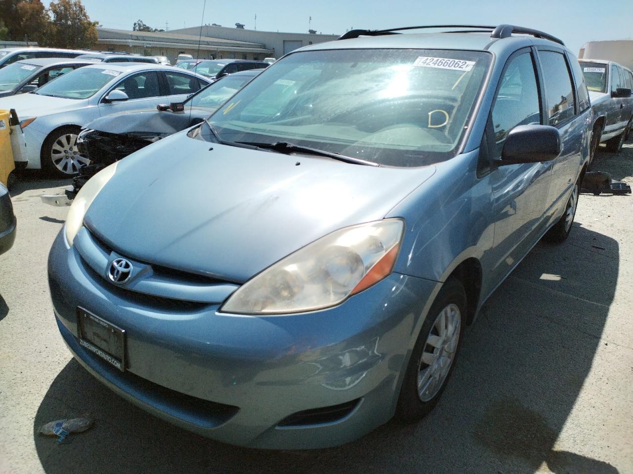 Photo 2 from auction – 2010 TOYOTA SIENNA CE with VIN 5TDKK4CCXAS319131