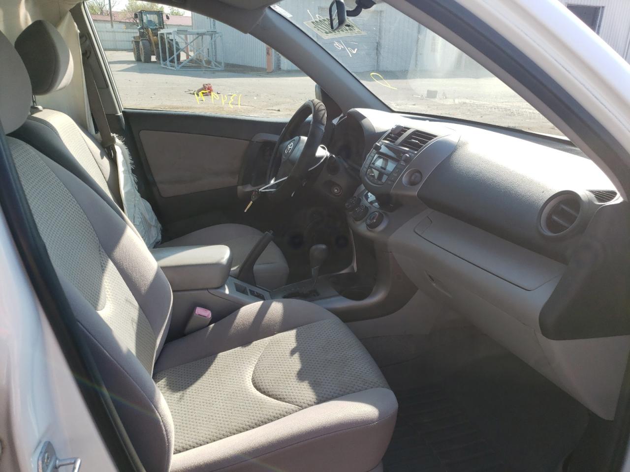 Photo 5 from auction – 2007 TOYOTA RAV4 with VIN JTMZD33V276037921