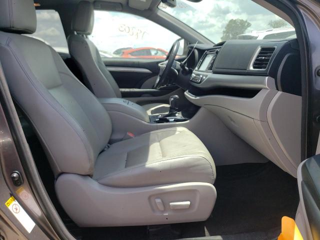 Photo 5 from auction – 2017 TOYOTA HIGHLANDER with VIN 5TDKZRFH7HS522892