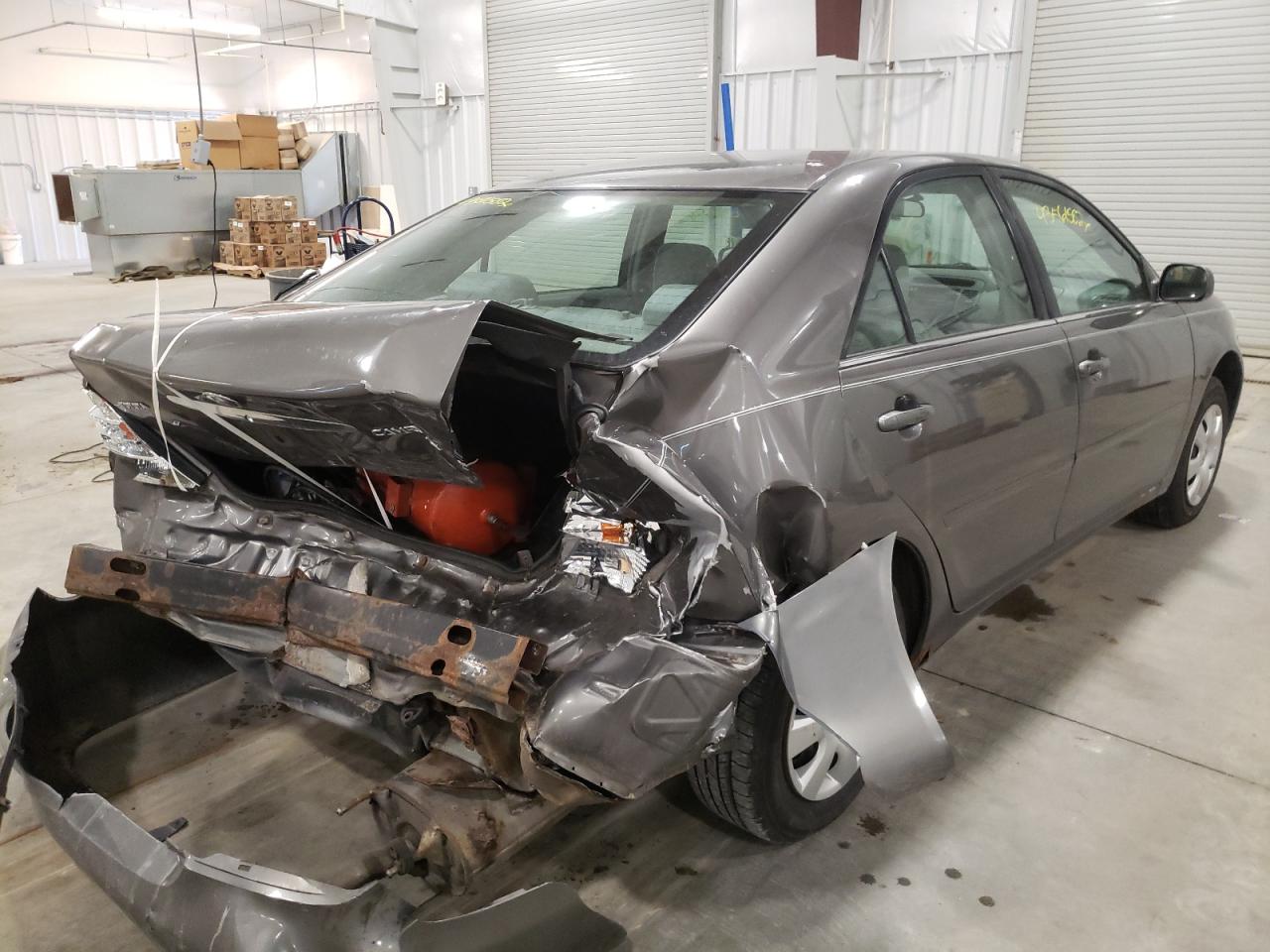 Photo 4 from auction – 2004 TOYOTA CAMRY LE with VIN 4T1BE32K74U896303