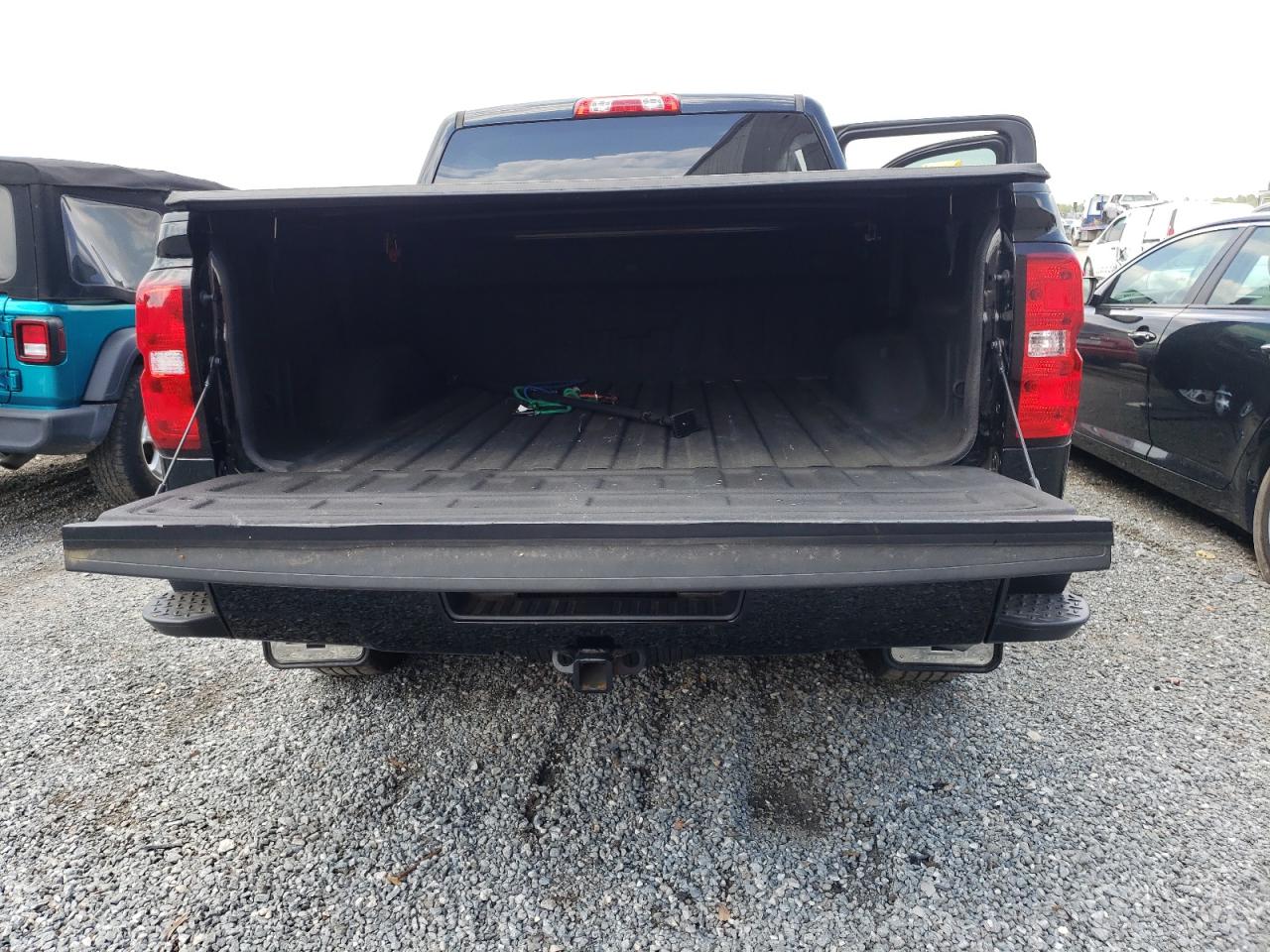 Photo 9 from auction – 2018 CHEVROLET SILVERADO with VIN 3GCUKREC5JG349168
