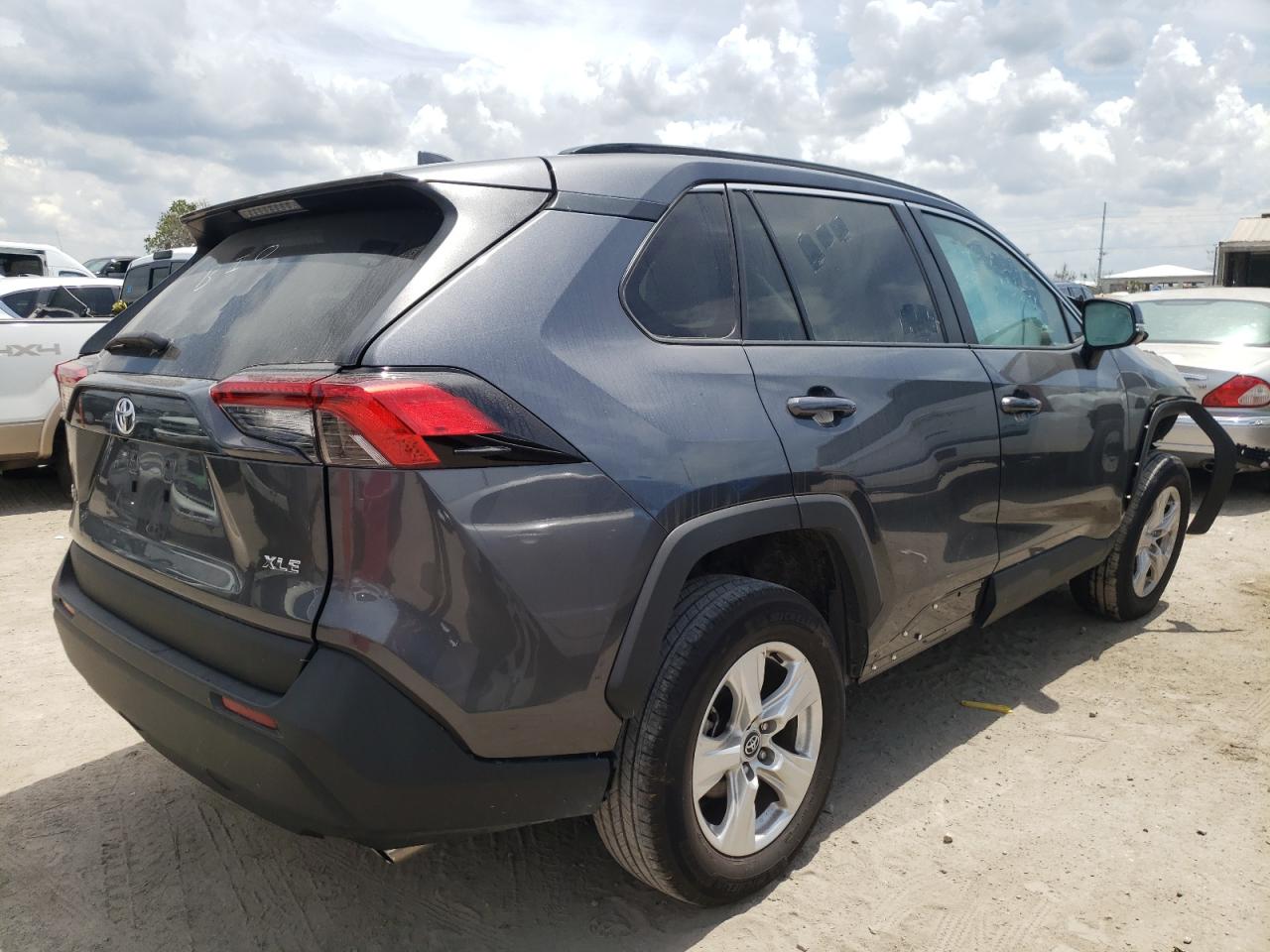 Photo 4 from auction – 2021 TOYOTA RAV4 XLE with VIN 2T3W1RFV4MC102354