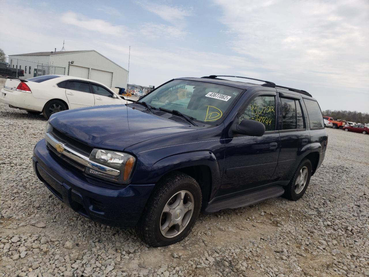 Photo 2 from auction – 2008 CHEVROLET TRAILBLAZE with VIN 1GNDT13S082254536