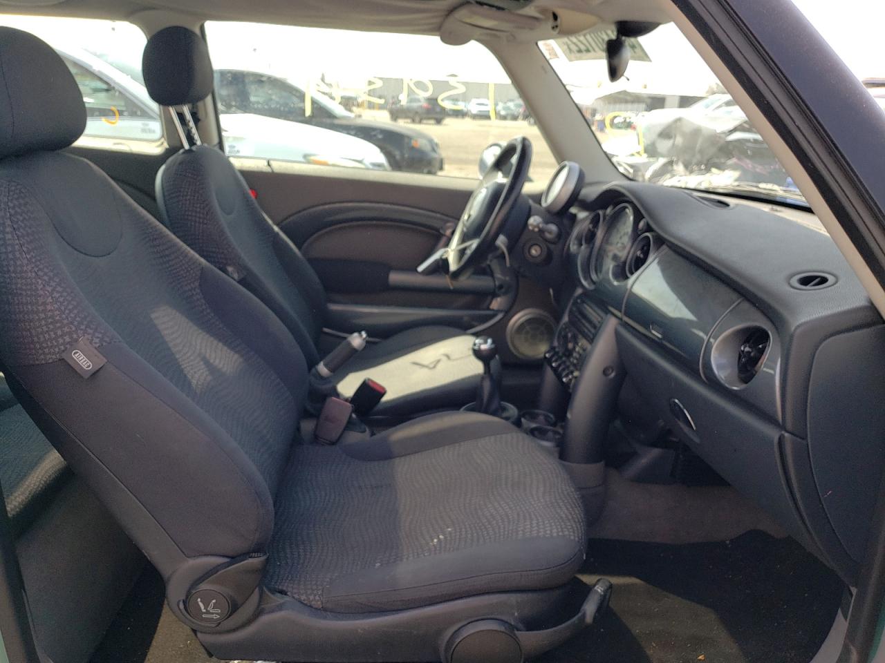 Photo 5 from auction – 2003 MINI COOPER with VIN WMWRC33493TC41704